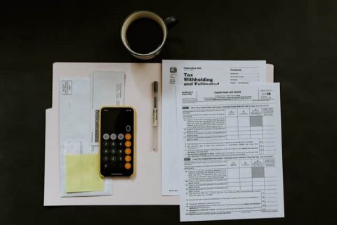 拉薩的企業(yè)，選擇代理記賬和自己請專職會計記賬哪個更劃算？